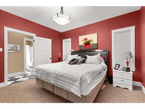 210 6 Avenue, Rural Cypress County, AB - Indoor Photo Showing Bedroom