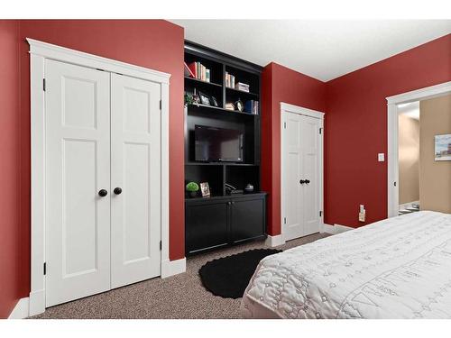 210 6 Avenue, Rural Cypress County, AB - Indoor Photo Showing Bedroom