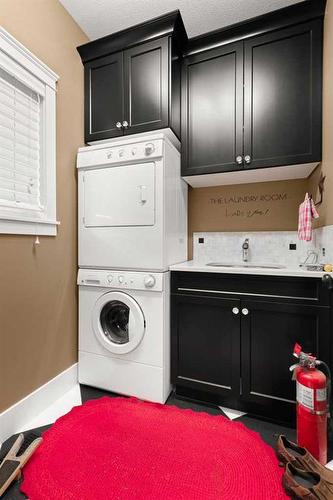 210 6 Avenue, Rural Cypress County, AB - Indoor Photo Showing Laundry Room