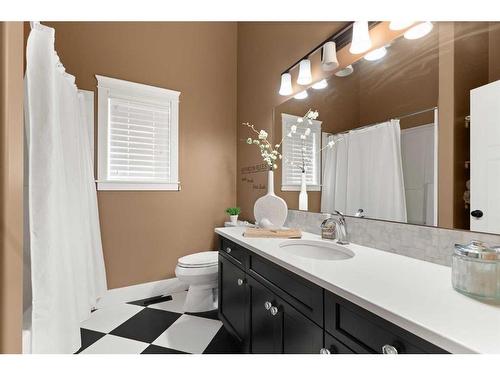 210 6 Avenue, Rural Cypress County, AB - Indoor Photo Showing Bathroom