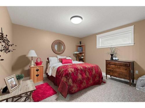 210 6 Avenue, Rural Cypress County, AB - Indoor Photo Showing Bedroom