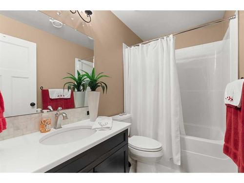 210 6 Avenue, Rural Cypress County, AB - Indoor Photo Showing Bathroom