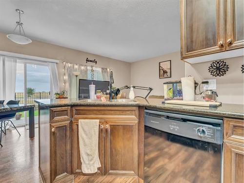 212 Northlands Pointe Ne, Medicine Hat, AB - Indoor Photo Showing Kitchen