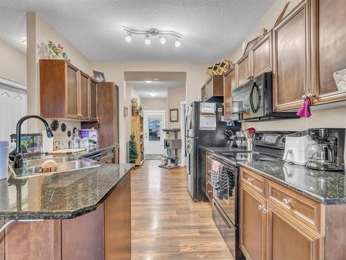 212 Northlands Pointe Ne, Medicine Hat, AB - Indoor Photo Showing Kitchen With Double Sink