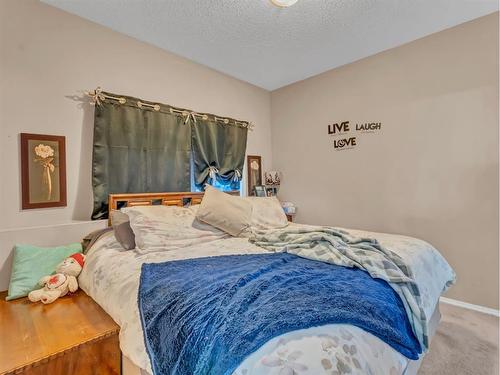 212 Northlands Pointe Ne, Medicine Hat, AB - Indoor Photo Showing Bedroom