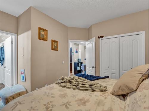 212 Northlands Pointe Ne, Medicine Hat, AB - Indoor Photo Showing Bedroom