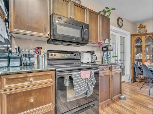 212 Northlands Pointe Ne, Medicine Hat, AB - Indoor Photo Showing Kitchen