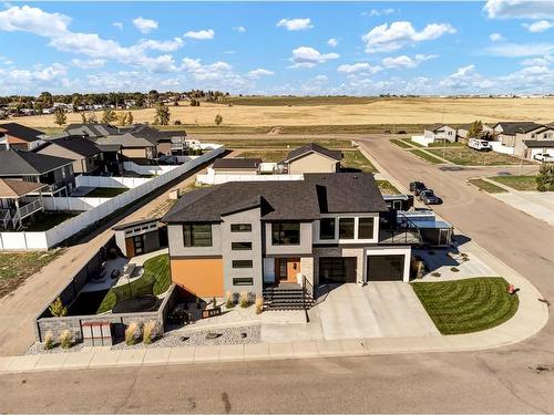 934 Memorial Drive Se, Redcliff, AB - Outdoor