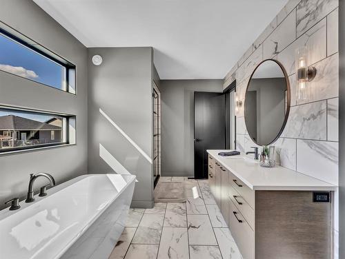 934 Memorial Drive Se, Redcliff, AB - Indoor Photo Showing Bathroom