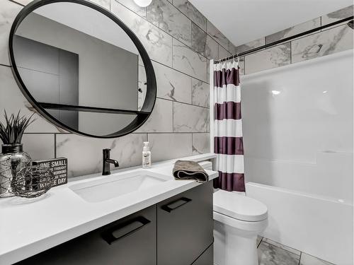 934 Memorial Drive Se, Redcliff, AB - Indoor Photo Showing Bathroom