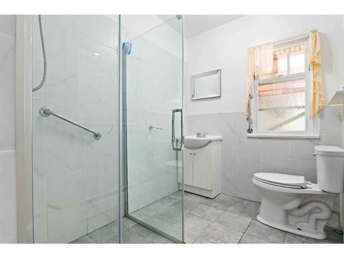 269 7 Street Se, Medicine Hat, AB - Indoor Photo Showing Bathroom