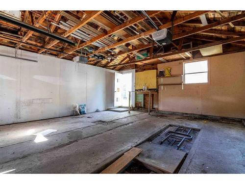 269 7 Street Se, Medicine Hat, AB - Indoor Photo Showing Basement