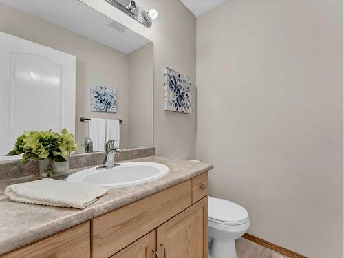 55 Sunrise Street Sw, Medicine Hat, AB - Indoor Photo Showing Bathroom