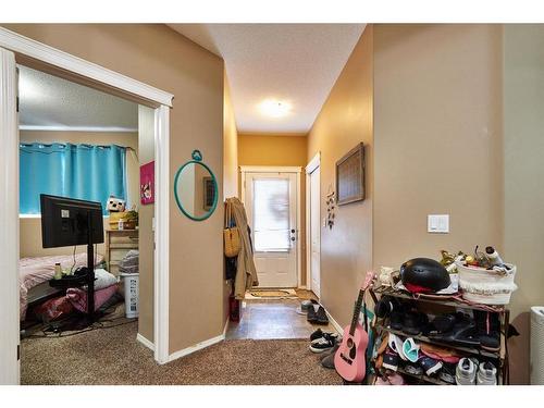 93 Somerset Lane Se, Medicine Hat, AB - Indoor Photo Showing Other Room