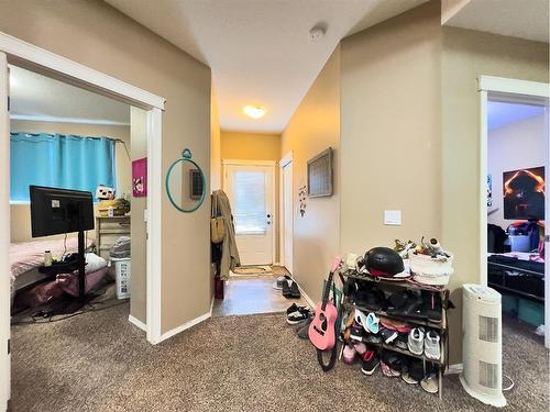 93 Somerset Lane Se, Medicine Hat, AB - Indoor Photo Showing Other Room