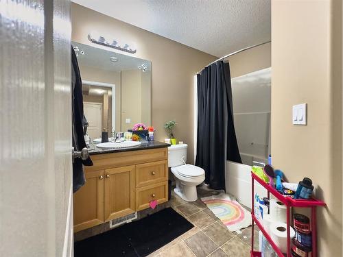 93 Somerset Lane Se, Medicine Hat, AB - Indoor Photo Showing Bathroom