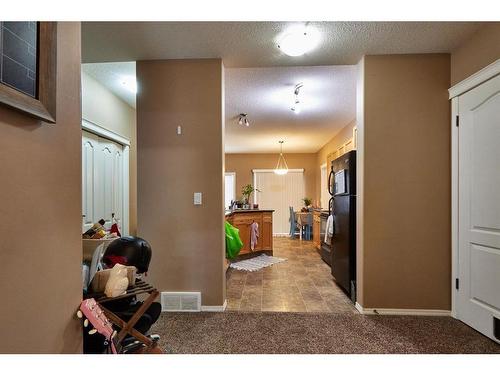 93 Somerset Lane Se, Medicine Hat, AB - Indoor Photo Showing Other Room