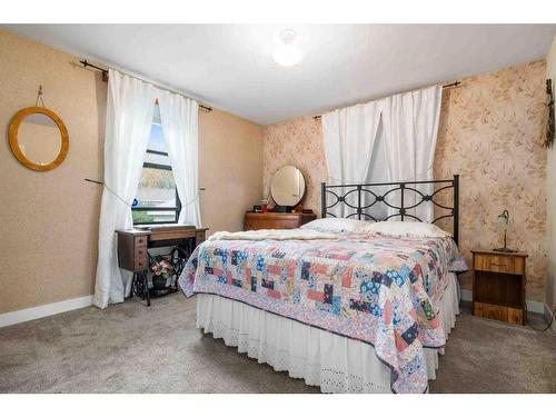 30 1St Street Nw, Medicine Hat, AB - Indoor Photo Showing Bedroom