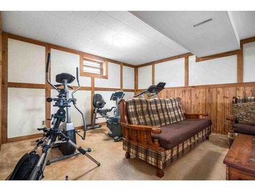 30 1St Street Nw, Medicine Hat, AB - Indoor Photo Showing Gym Room