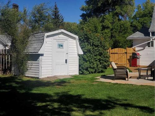 2 1 Street West, Schuler, AB - Outdoor