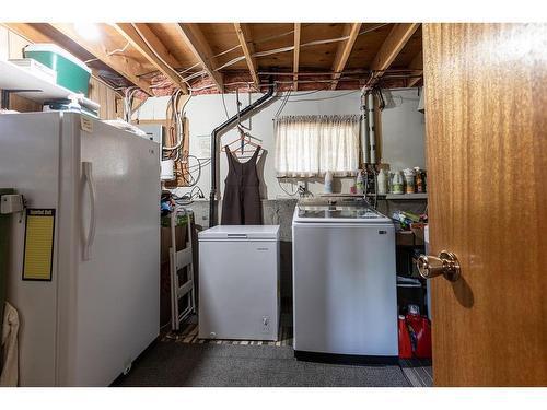 93 Clelland Crescent Se, Medicine Hat, AB - Indoor Photo Showing Laundry Room