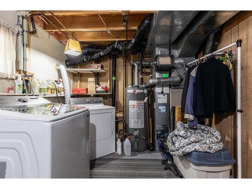 93 Clelland Crescent Se, Medicine Hat, AB - Indoor Photo Showing Laundry Room