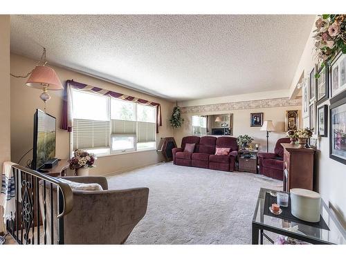 93 Clelland Crescent Se, Medicine Hat, AB - Indoor Photo Showing Other Room