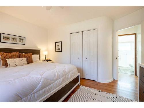 113 12 Street Se, Medicine Hat, AB - Indoor Photo Showing Bedroom