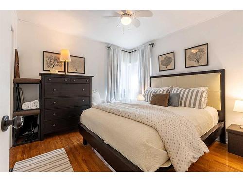 113 12 Street Se, Medicine Hat, AB - Indoor Photo Showing Bedroom