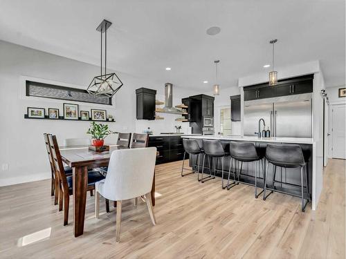 196 Hamptons Crescent Se, Medicine Hat, AB - Indoor Photo Showing Dining Room