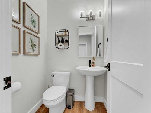 196 Hamptons Crescent Se, Medicine Hat, AB - Indoor Photo Showing Bathroom