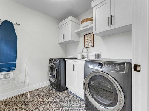 196 Hamptons Crescent Se, Medicine Hat, AB - Indoor Photo Showing Laundry Room