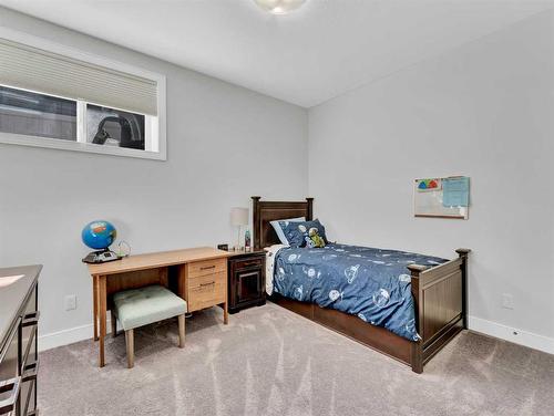 196 Hamptons Crescent Se, Medicine Hat, AB - Indoor Photo Showing Bedroom