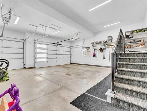 196 Hamptons Crescent Se, Medicine Hat, AB - Indoor Photo Showing Garage