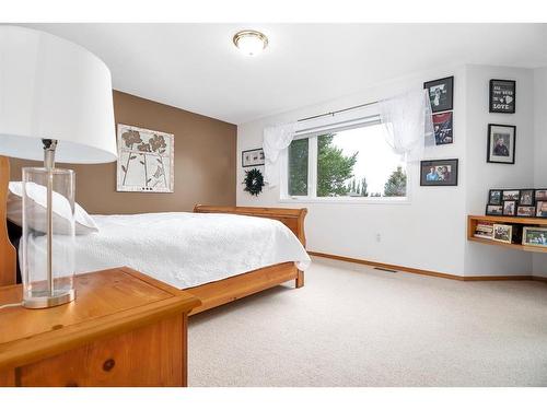 107 Sunset Road Sw, Medicine Hat, AB - Indoor Photo Showing Bedroom