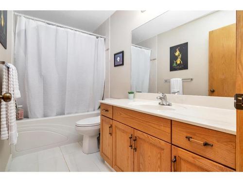 107 Sunset Road Sw, Medicine Hat, AB - Indoor Photo Showing Bathroom