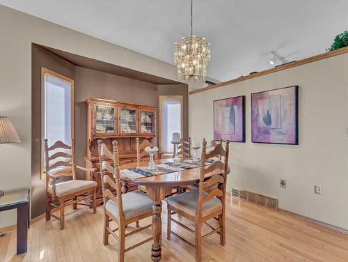 83 Taylor Boulevard Se, Medicine Hat, AB - Indoor Photo Showing Dining Room