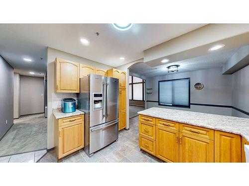 423-1535 Southview Drive Se, Medicine Hat, AB - Indoor Photo Showing Kitchen