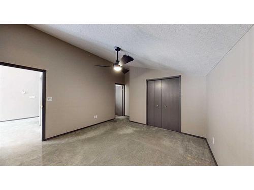 423-1535 Southview Drive Se, Medicine Hat, AB - Indoor Photo Showing Garage