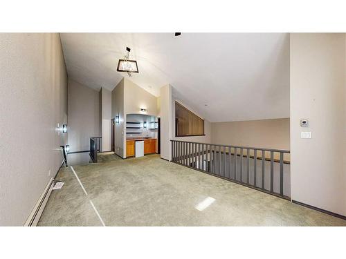 423-1535 Southview Drive Se, Medicine Hat, AB - Indoor Photo Showing Other Room