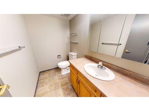 423-1535 Southview Drive Se, Medicine Hat, AB - Indoor Photo Showing Bathroom