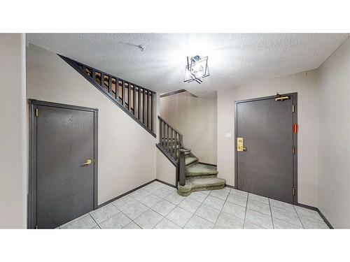 423-1535 Southview Drive Se, Medicine Hat, AB - Indoor Photo Showing Other Room