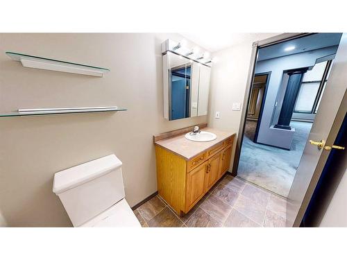 423-1535 Southview Drive Se, Medicine Hat, AB - Indoor Photo Showing Bathroom