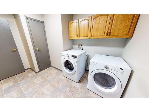 423-1535 Southview Drive Se, Medicine Hat, AB - Indoor Photo Showing Laundry Room