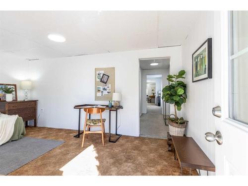 946 4 Street Se, Medicine Hat, AB - Indoor Photo Showing Bedroom