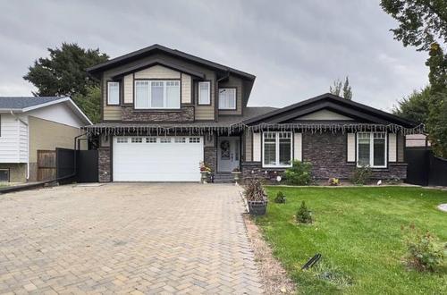 9 Mcneely Court Se, Medicine Hat, AB - Outdoor With Facade