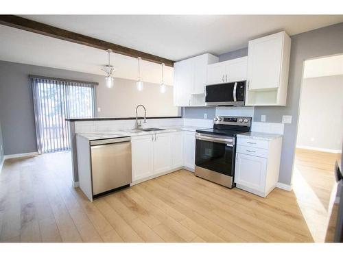 1765 9 Avenue Ne, Medicine Hat, AB - Indoor Photo Showing Kitchen With Stainless Steel Kitchen