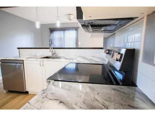 1765 9 Avenue Ne, Medicine Hat, AB - Indoor Photo Showing Kitchen