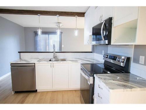 1765 9 Avenue Ne, Medicine Hat, AB - Indoor Photo Showing Kitchen