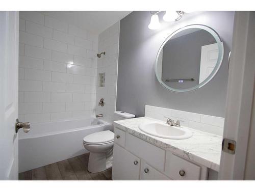 1765 9 Avenue Ne, Medicine Hat, AB - Indoor Photo Showing Bathroom